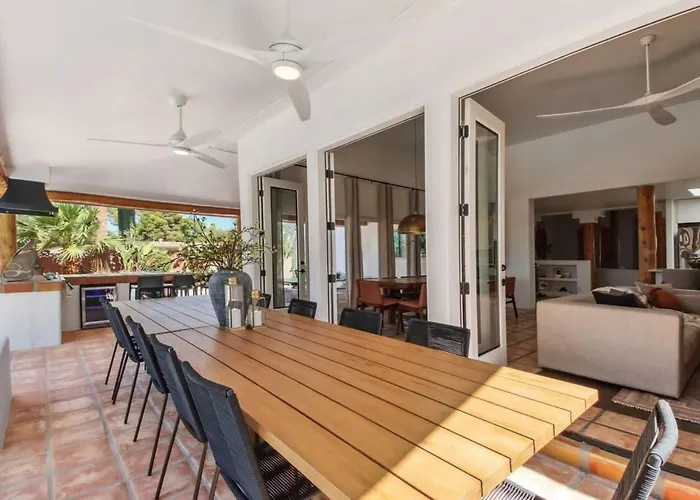 Serene Heated Pool & Games Holiday home